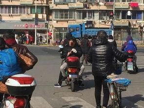 坐后座上吃瓜,揭秘乘坐体验中的美食时光